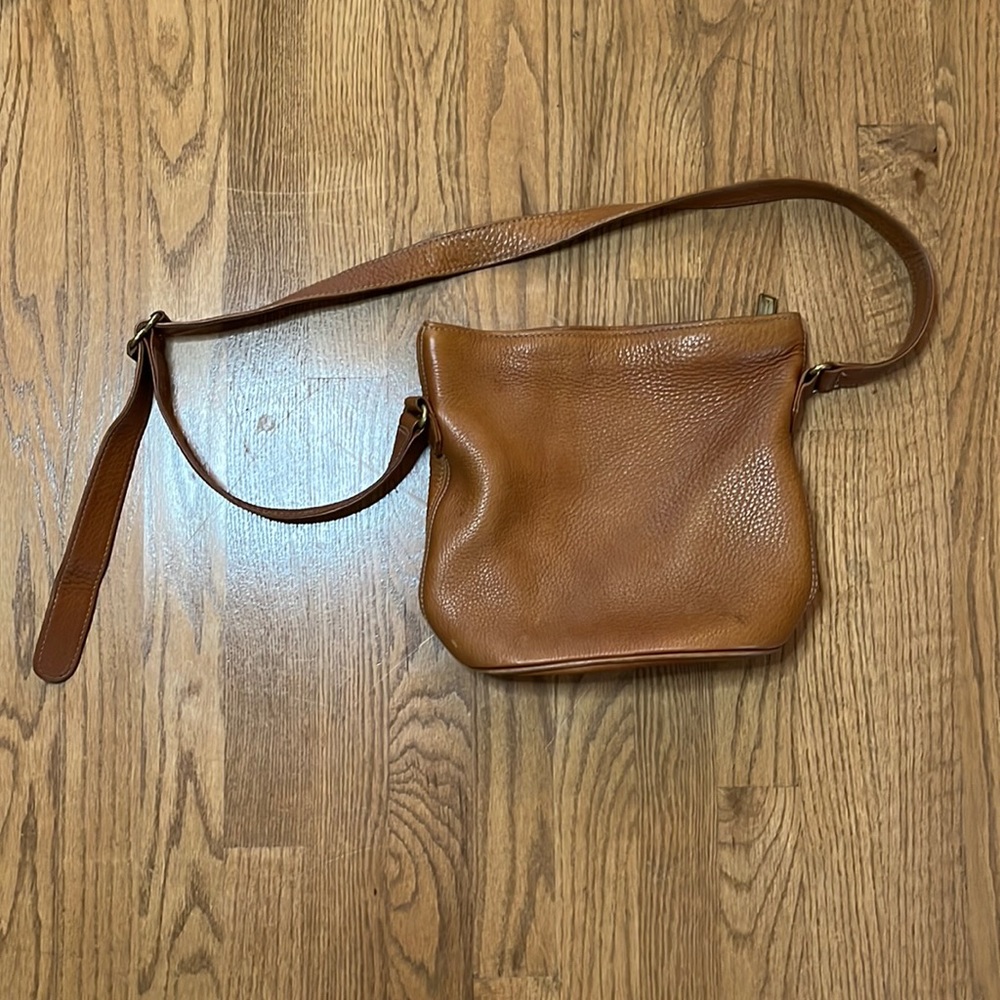 Coach - vintage - leather Shoulder bag beautiful color with brass hardware
